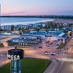 Rocca Tower Bedroom With Private Shower & Kitchen Apartment *